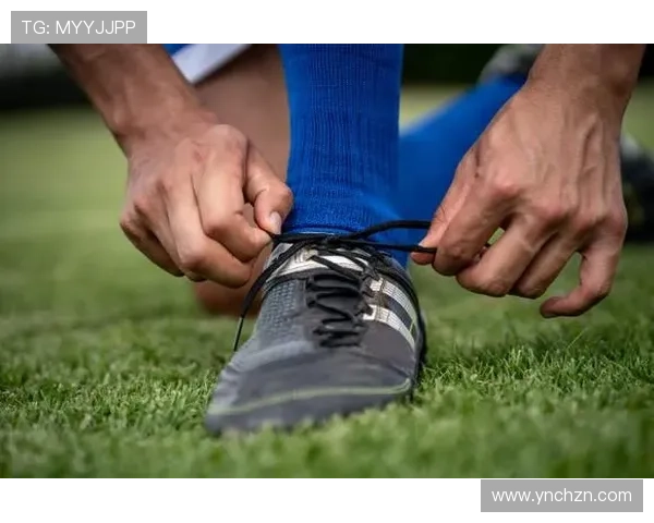 足球明星亲授系鞋带技巧让你在球场上更自信更出色 足球明星亲授系鞋带技巧让你在球场上更自信更出色