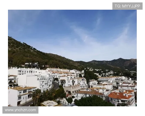 足球明星米白色毛衣时尚搭配解析引领潮流新风尚 足球明星米白色毛衣时尚搭配解析引领潮流新风尚