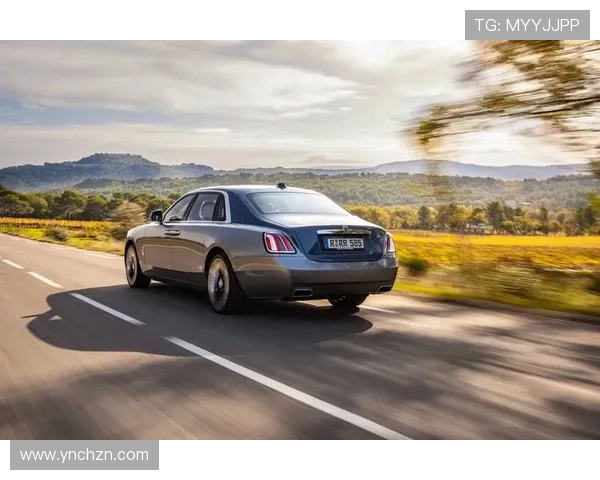 足球明星与劳斯莱斯的奢华之旅揭秘谁是这场豪车的主人