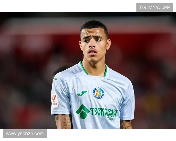 克里夫足球明星的传奇之路与辉煌成就探秘